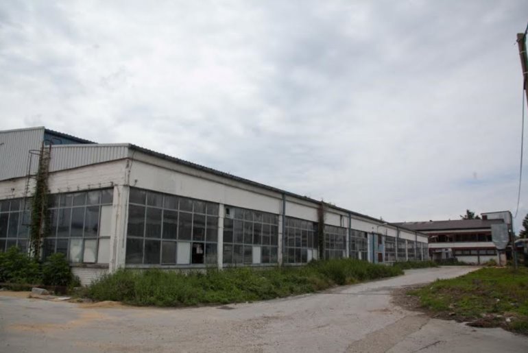 Hala u industrijskoj zoni (foto: Đorđe Đoković)
