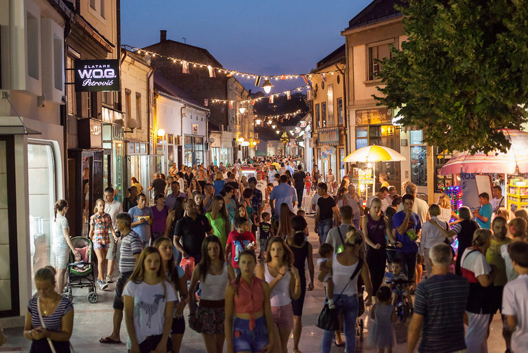 Šetnja u Knez Miloševoj (ilustracija) (foto: Đorđe Đoković)