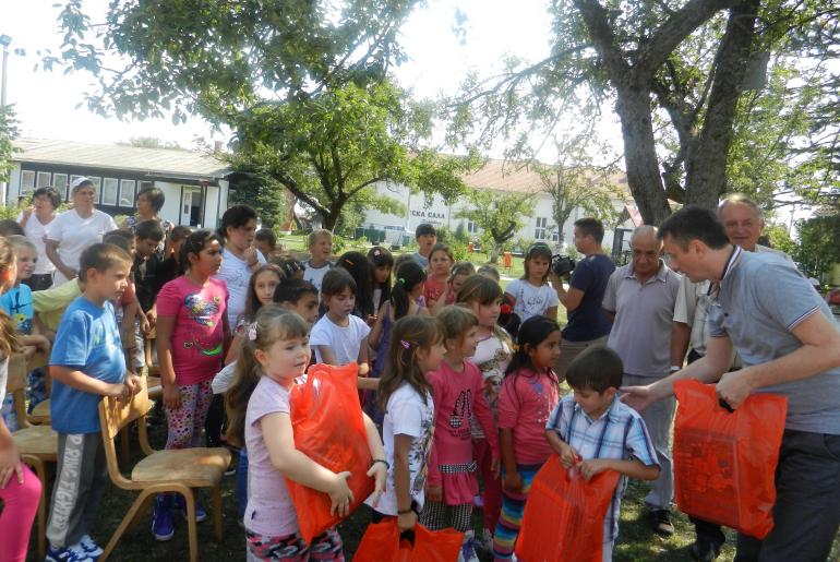 Darko Glisic sa pambukovackim prvacima (foto: Dragana Nedeljković)