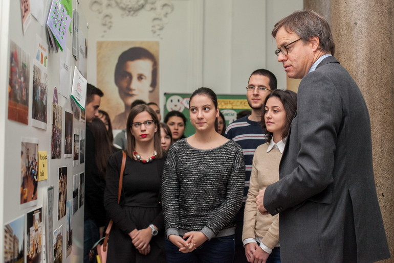 Ambasador Aksel Ditman sa gimnazijalcima