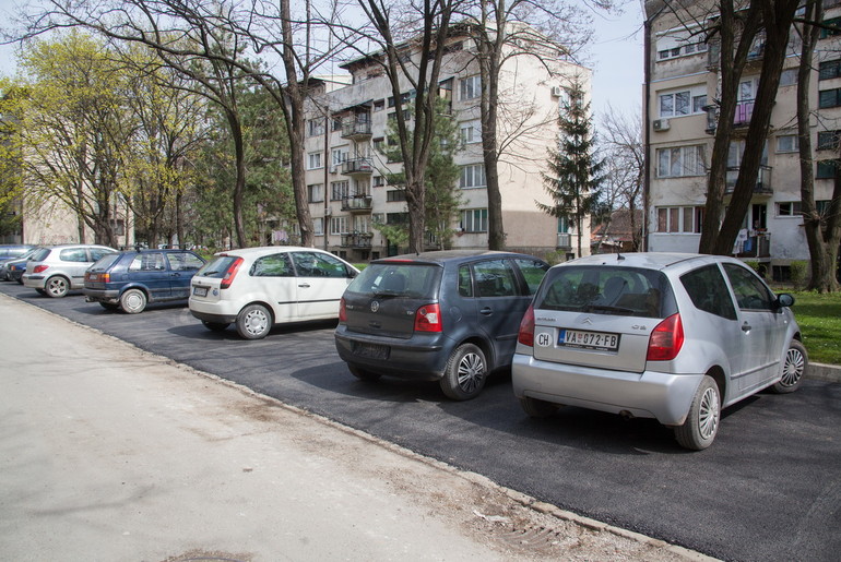 Parking u Naselju Sretena Dudića (foto: Đorđe Đoković)