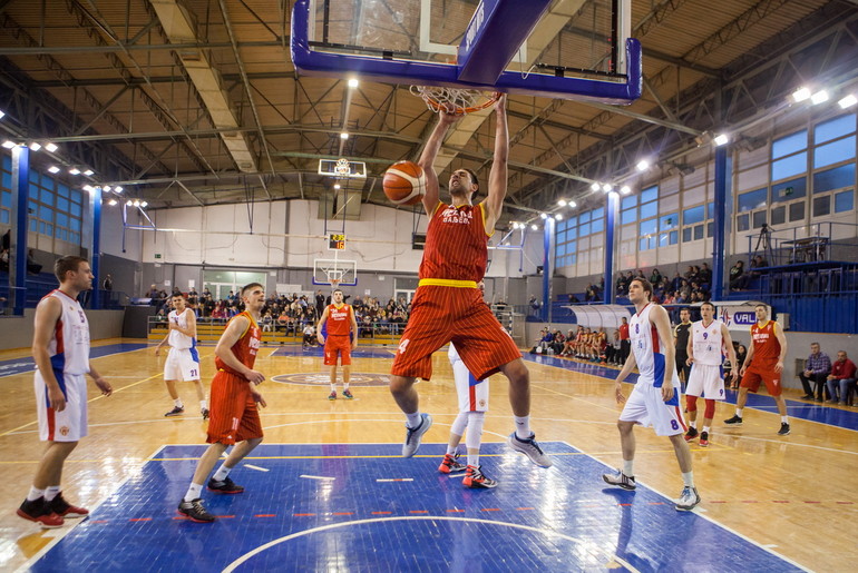 Zakucavanje Jevtovića (foto: Đorđe Đoković)