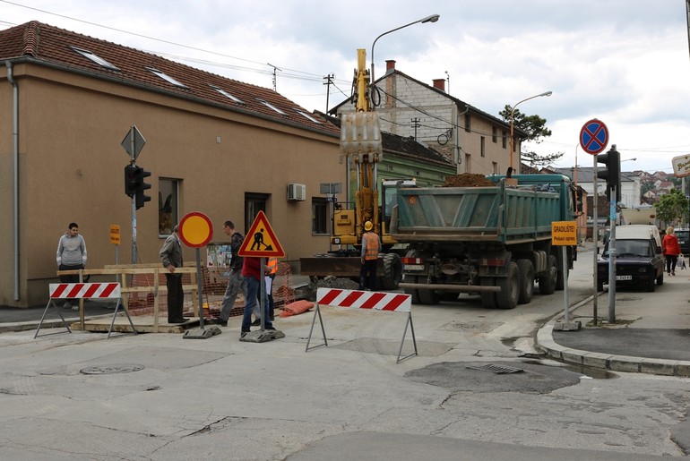 Radovi na toplifikaciji u Pantićevoj (foto: Kolubarske.rs)