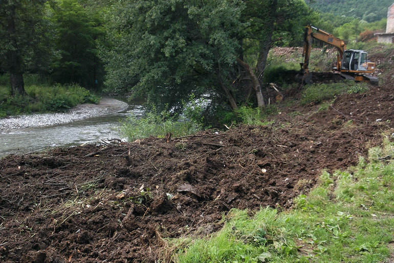 Uništavanje Gradca (foto: Kolubarske.rs)