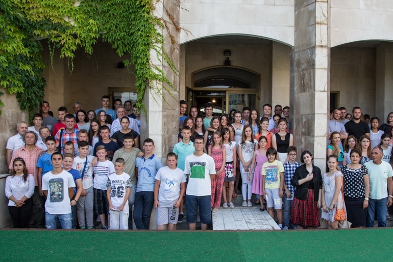 Nagrađeni ućenici i profesori (foto: Milutin Rafailović)