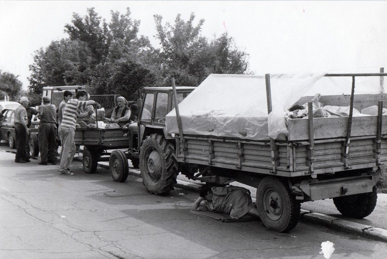 Izbeglice nadomak Valjeva, avgust 1995. (foto: Foto arhiva revija Kolubara)