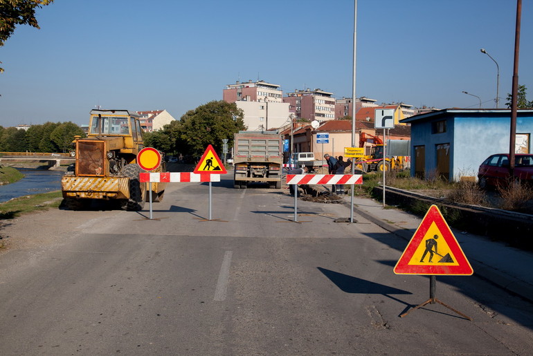 Radovi na uglu Hajduk Veljkove i Mirka Obradovića (foto: Đorđe Đoković)