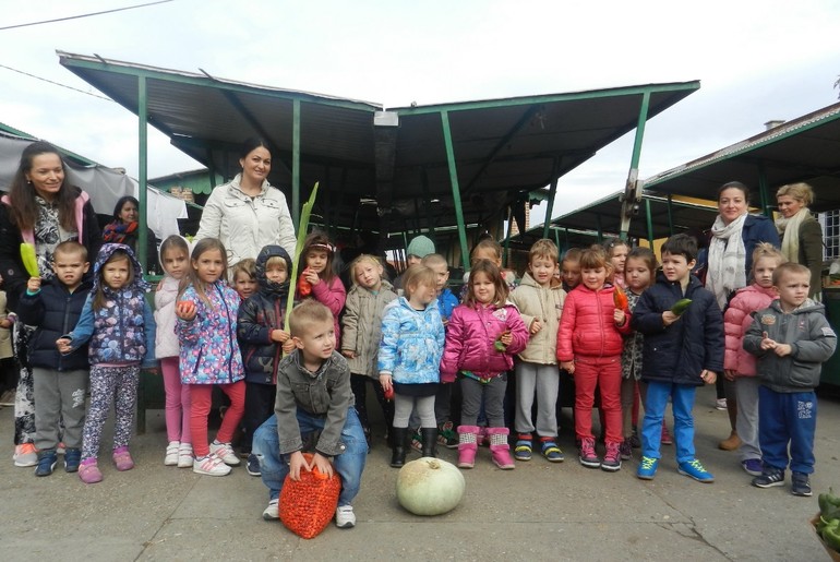 Obilazak zelene pijace (foto: Dragana Nedeljković)