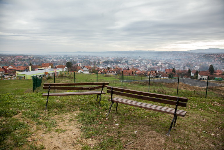 Klupe pored groba Ljube Popovića (foto: Đorđe Đoković)