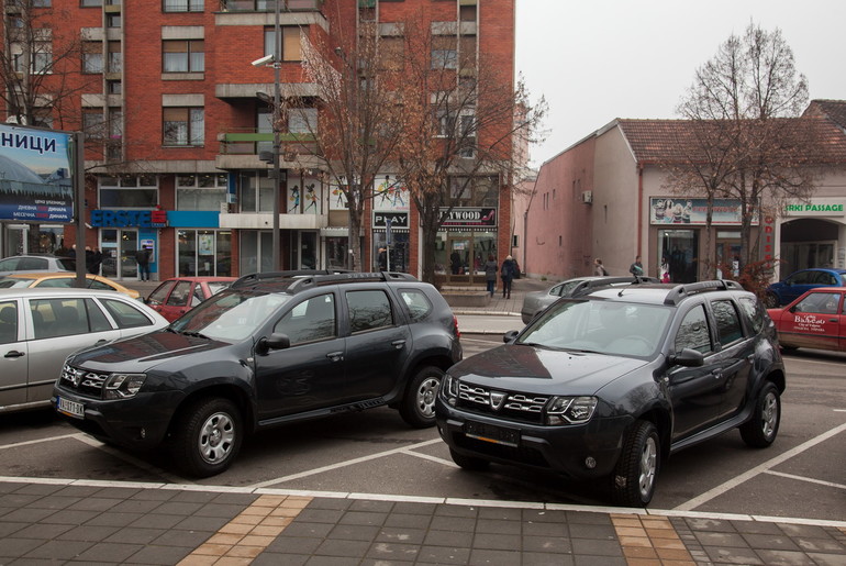 Dacia duster na parkingu Gradske uprave (ilustracija) (foto: Đorđe Đoković)