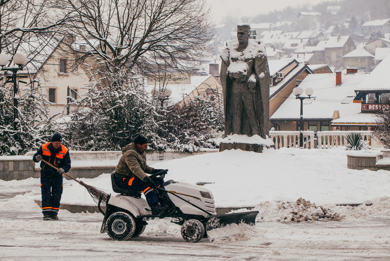 Radnici Vidraka čiste sneg (foto: Đorđe Đoković)