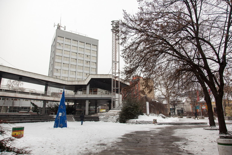 Gradska uprava i Trg (foto: Đorđe Đoković)