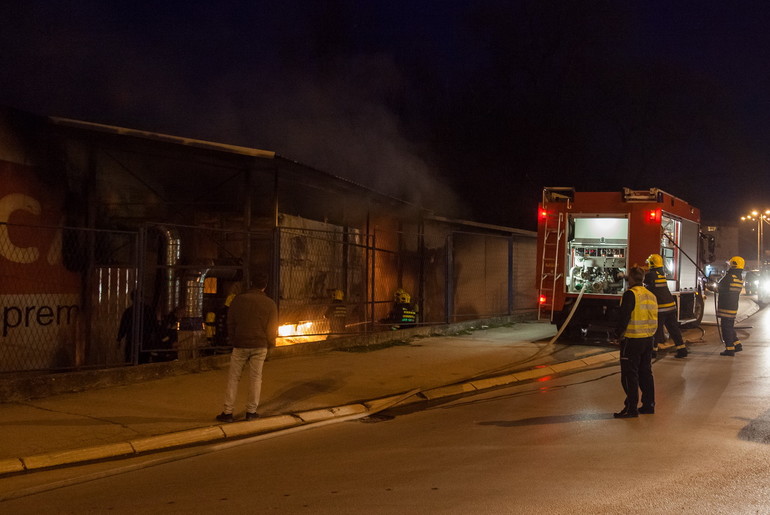 Požar u Casabelli (foto: Đorđe Đoković)