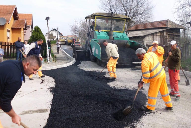 Asfaltiranje Ustaničke ulice (foto: Dragana Nedeljković)