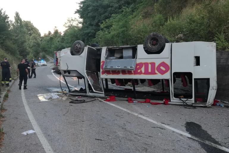 Prevrtanje autobusa (foto: Kolubarske.rs)