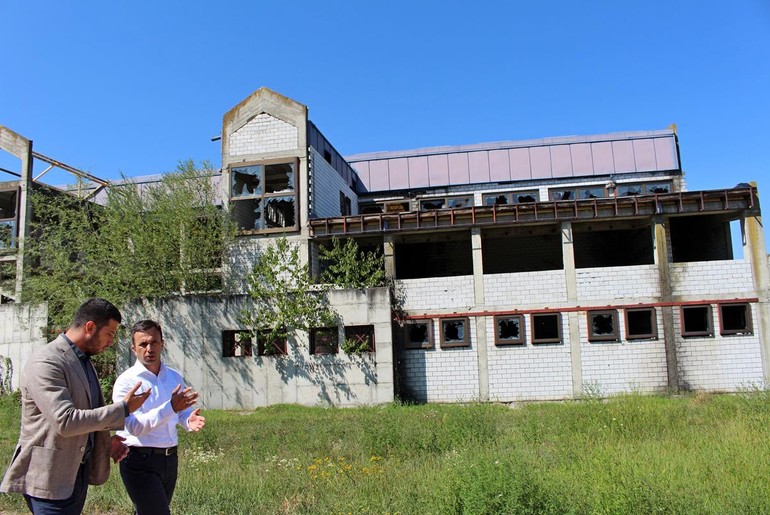 Udovičić i Janković na napuštenom gradilištu (foto: www.mionica.rs)