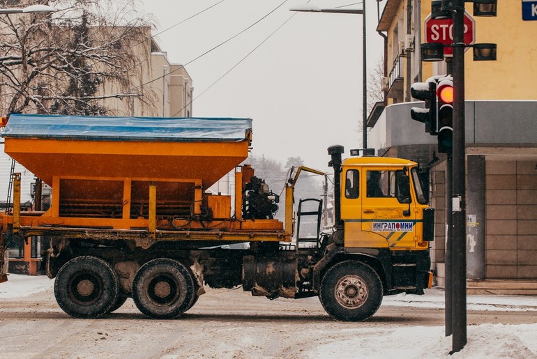 Čišćenje snega sa gradskih ulica (foto: Đorđe Đoković)