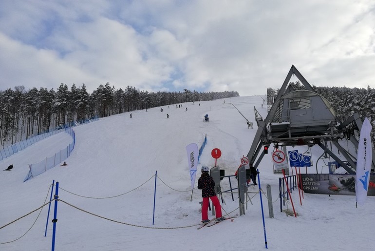 Ski staza Crni vrh Divčibare (foto: Kolubarske.rs)