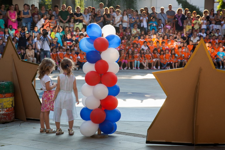 Deca na Gradskom trgu (ilustracija) (foto: Đorđe Đoković)