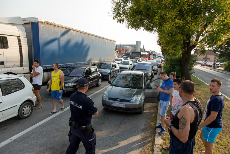 Blokada duplih traka (foto: Đorđe Đoković)