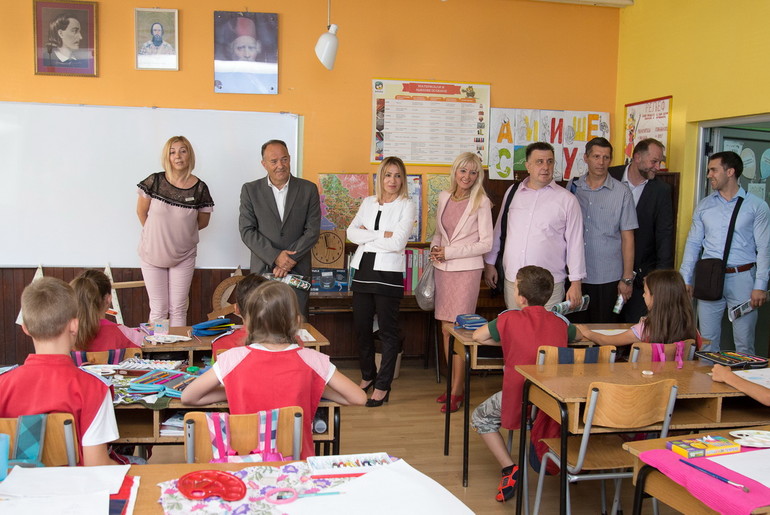 Ministar Šarčević u poseti Šestoj školi (foto: Đorđe Đoković)
