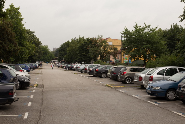 Parking kod Doma zdravlja (foto: Đorđe Đoković)