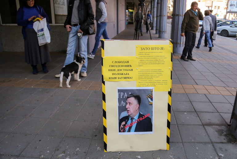 Poruke Lokalnog fronta Va ispred Gradske kuće (foto: Đorđe Đoković)