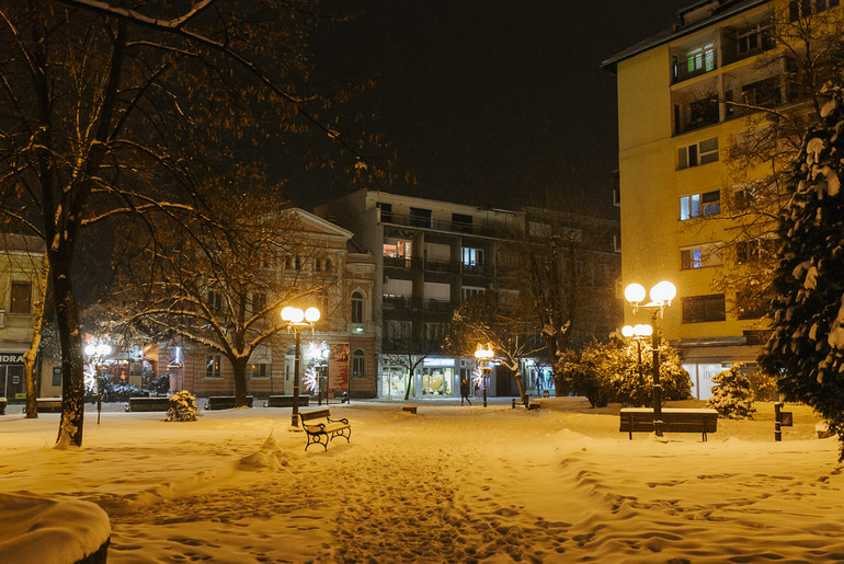 Snežna noć u Valjevu (foto: Đorđe Đoković)