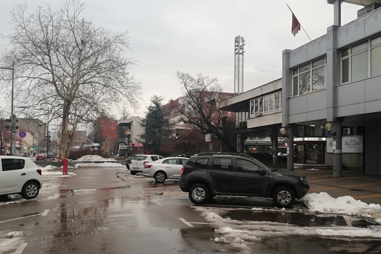 Parking Gradske uprave (foto: Kolubarske.rs)