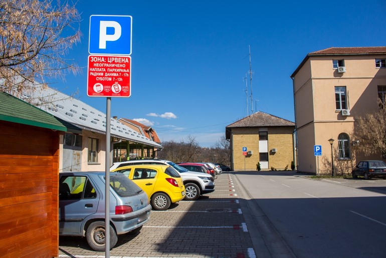 Parking u Mionici (foto: Željko Maksić)
