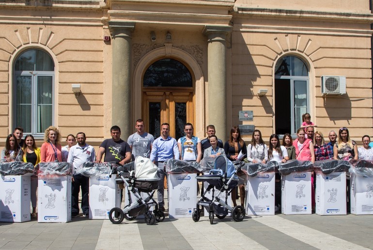 Predsednik Mionice i roditelji  (foto: Ana Perić)