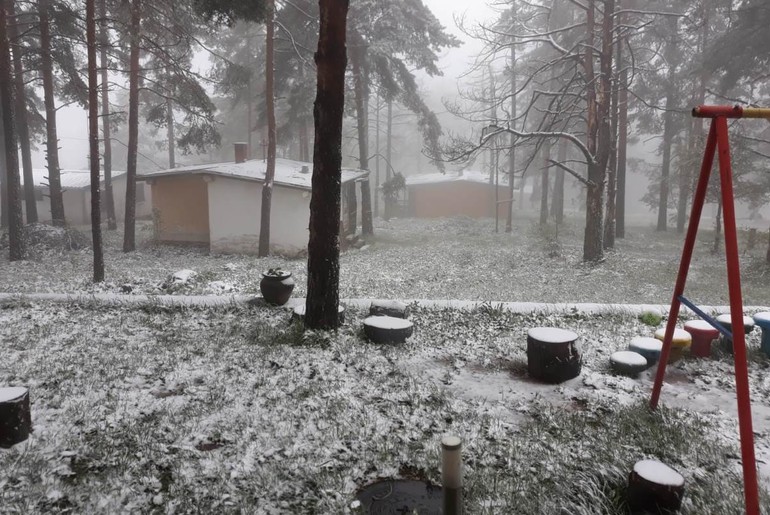 Majski sneg na Divčibarama (foto: Kolubarske.rs)