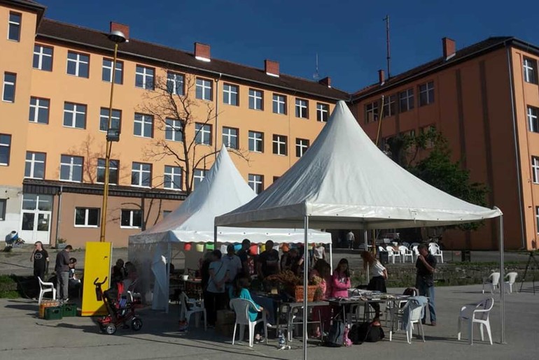 U dvorištu škole (foto: Miroslava Kojić)