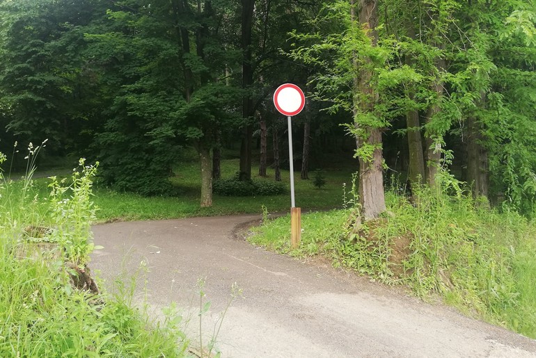 Znak postavljen na ulazu u park Pećina (foto: Kolubarske.rs)