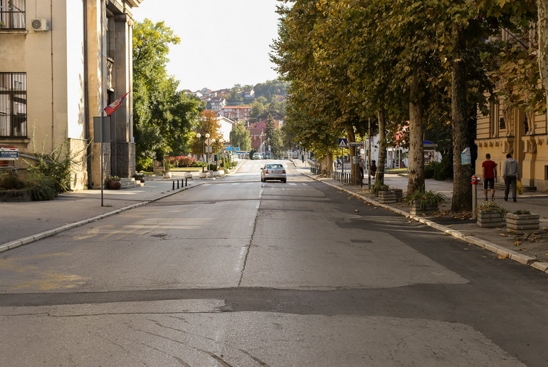 Zakrpljena ulica nakon radova (foto: Đorđe Đoković)