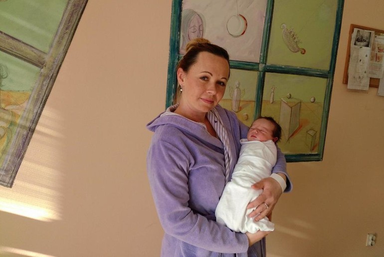 Ana Đuričić sa svojom bebom Nedom (foto: Kristina Paramentić)