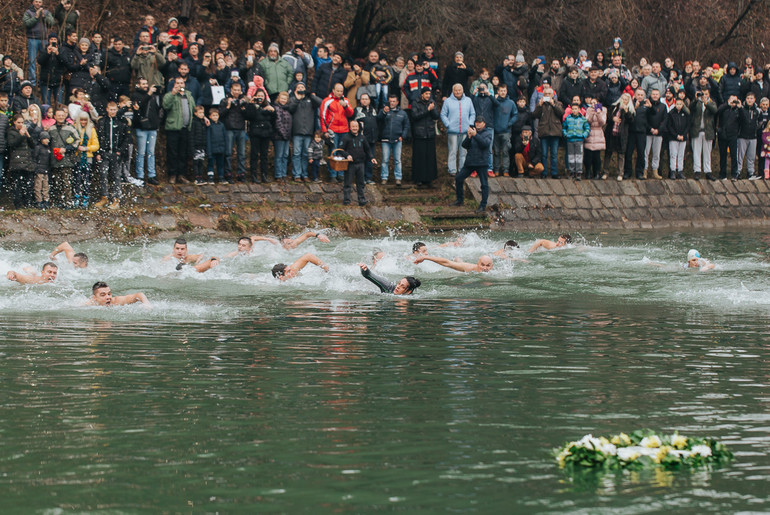 Plivanje za Časni krst (arhiva) (foto: Đorđe Đoković)