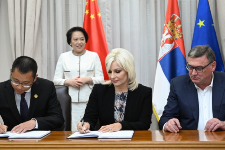Potpisan ugovor (foto: www.mgsi.gov.rs)
