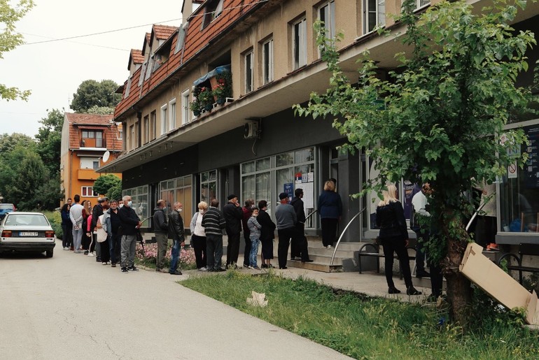 Red za glasanje (21.06.2020.) (foto: Đorđe Đoković)