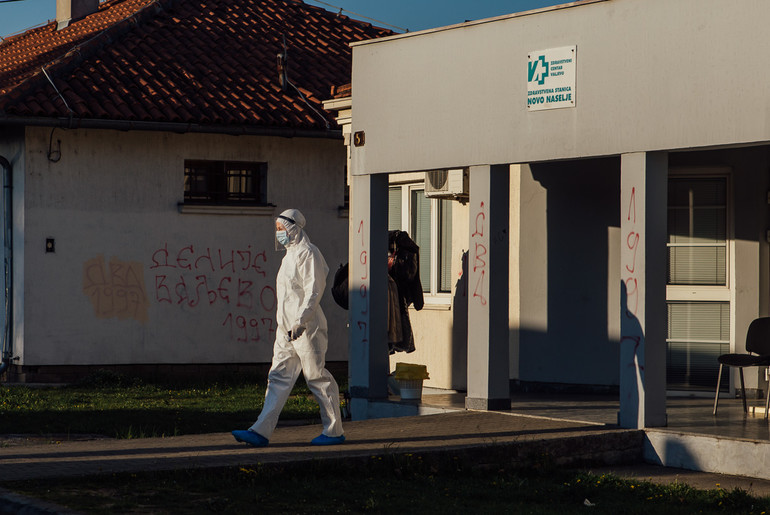 Lekar u kovid ambulanti (foto: Đorđe Đoković)