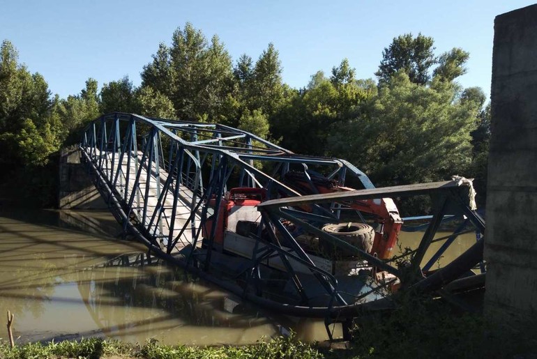 Srušio se most u Kolubaru  (foto: Dejan Davidović)