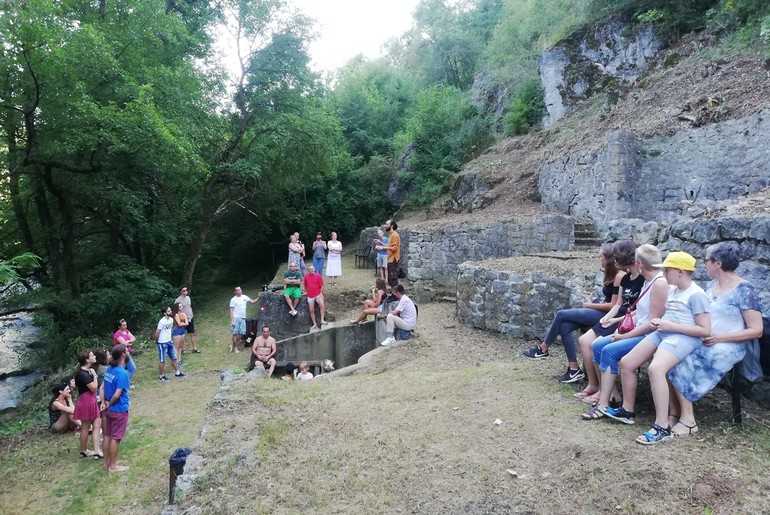 Poetsko-muzičko popodne na Mejinoj česmi (foto: Kolubarske.rs)