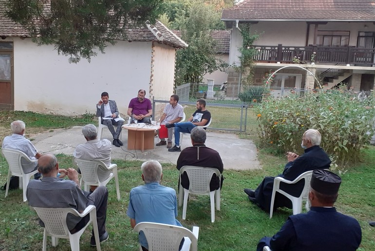 U dvorištu ljiške biblioteke (foto: Miroslava Kojić)