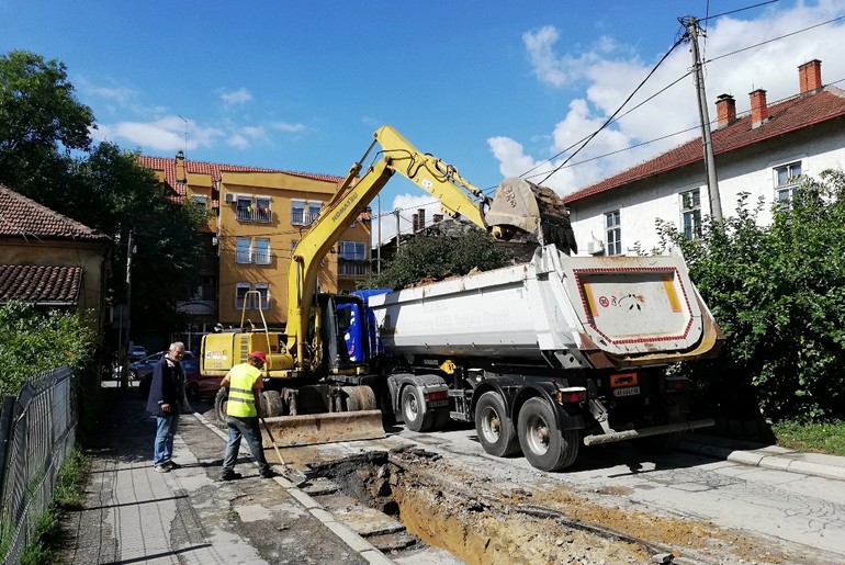 Radovi na vrelovodu u Železničkoj (foto: Kolubarske.rs)