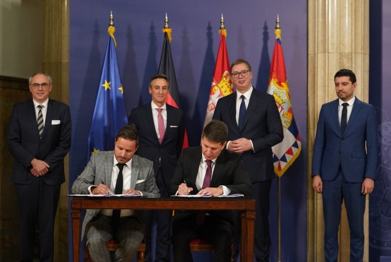 Potpisivanje ugovora (foto: www.privreda.gov.rs)