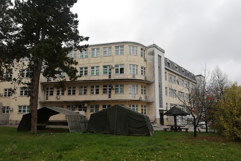 Valjevska bolnica (deo pretvoren u kovid) (foto: Kolubarske.rs)