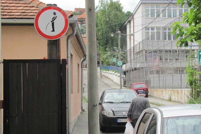 Znak Zabranjeno pišanje (foto: Dragan Todorović)