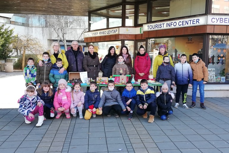 Akteri akcije Najmlađi za najmlađe (foto: Kolubarske.rs)