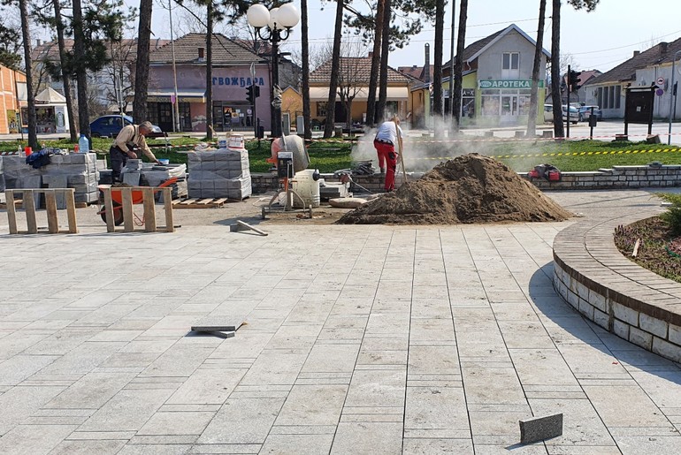 Radovi na rekonstrukciji parka u Mionici (foto: www.mionica.rs)