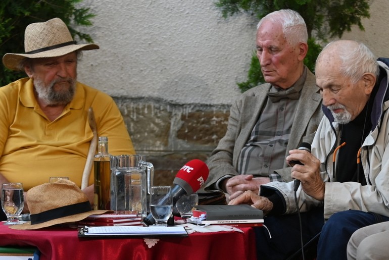 Božović, Bećković i Danojlić (foto: Vlada Ivanović)